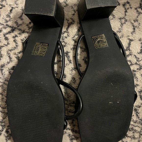 ShoeNTale Elegant Black Heels - Picture 2 of 4